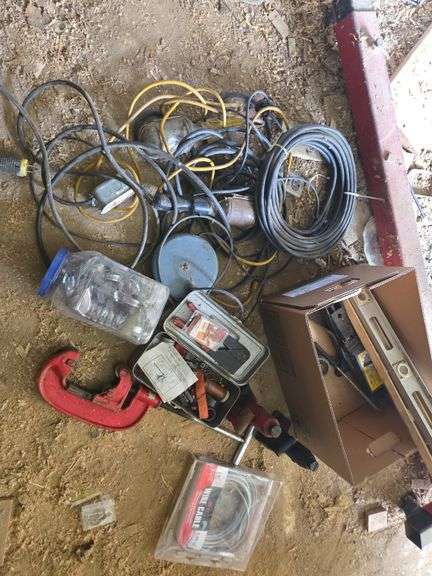 Electric lights, cords, riveter, large clamp, bottle jacks, misc