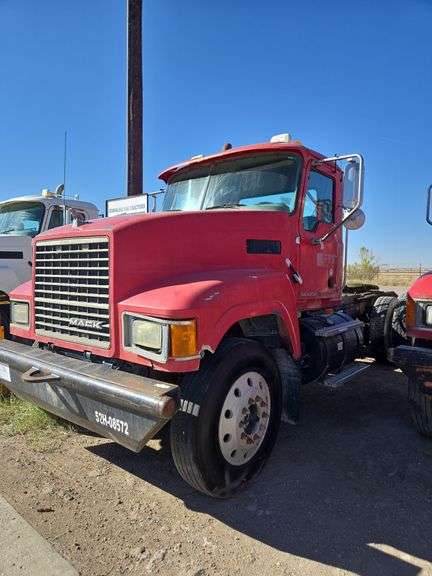 2008 Mack CHU613 Showing 80,752 mi, 842 hrs- runs