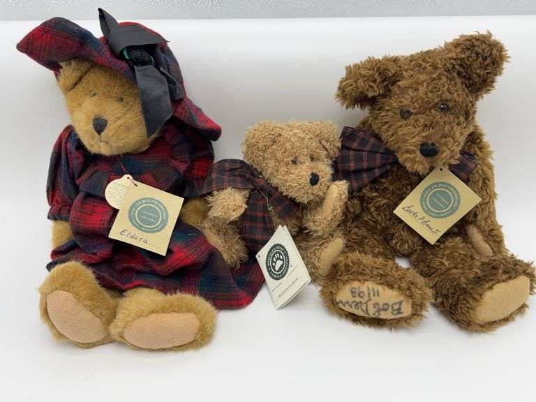 Boyds Bears Out For A Stroll