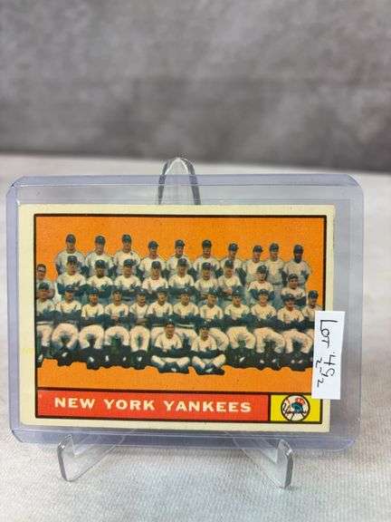1961 Topps BB Yankees Team #228 - 2 Card Lot - Both Nice EXMT