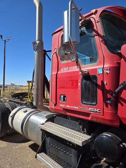 2012 Mack CHU613 Showing 25,006 mi, 12,910 hrs- runs