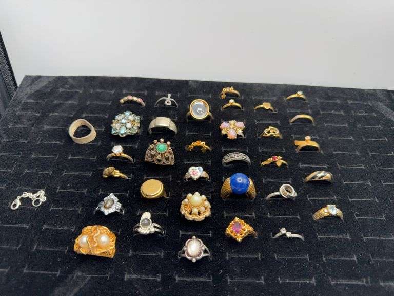 COSTUME RINGS