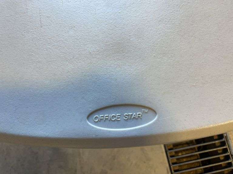 Office Star round table - 60" wide