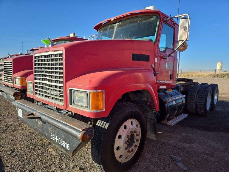 2008 Mack CHU613 Showing 39,773 mi, 7,339 hrs- runs