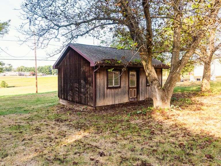 Parcel 1: 114’x174’ Lot – Includes Home & Barn