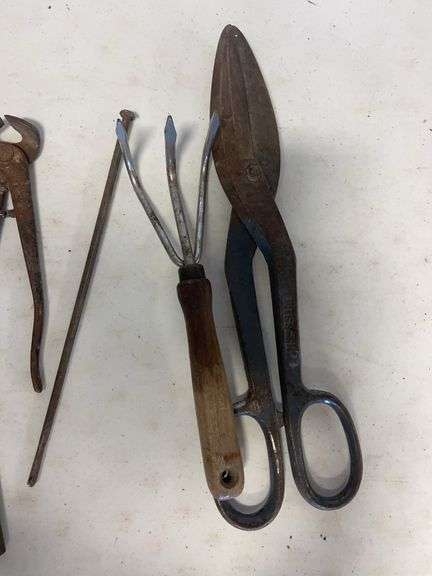 Flat of hand tools - see photos