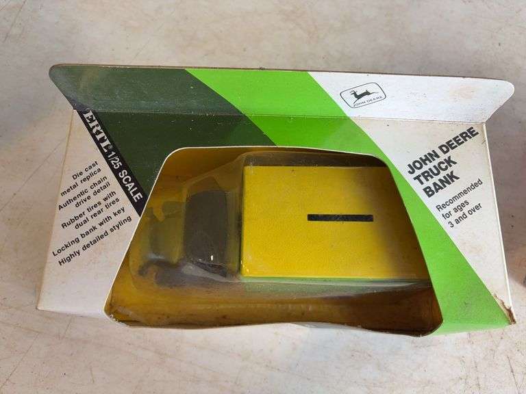 John Deere model truck bank and Ford 1905 model delivery car bank - 1/25 scale, dirty