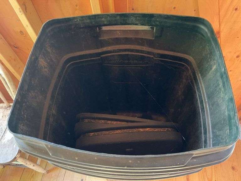 (2) Rubbermaid trash barrels w/ lids