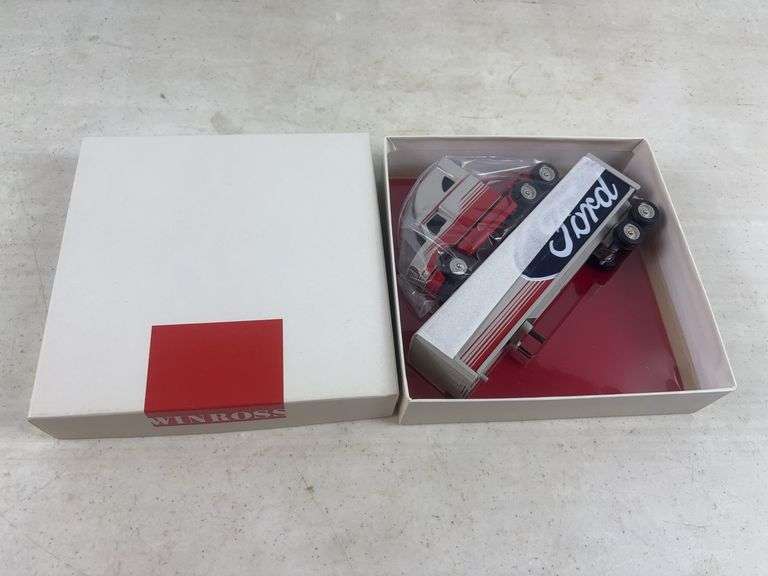 Winross Ford 1/64 Scale Semi