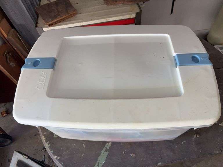 Tote w/ kitchen rags & misc. cleaning brushes & items