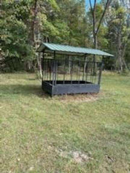 6' x 10' livestock feeder - good condition