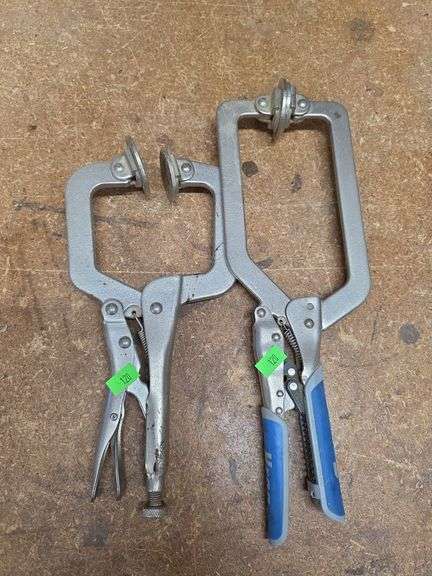 2 adjustable clamps