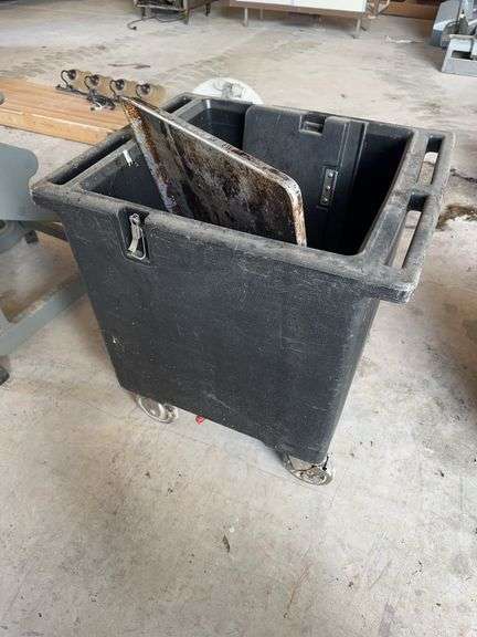 Cambro Insulated Food Container