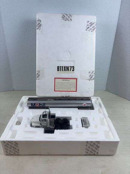 Franklin Mint Mobil Tanker 1/43 Scale Semi