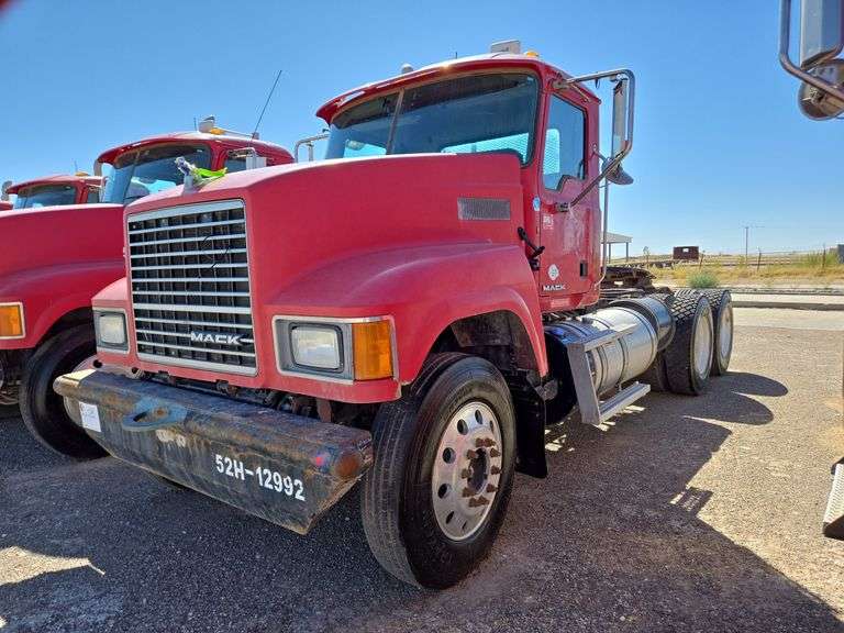 2012 Mack CHU613 Showing 33,735 mi, 14,137 hrs- runs
