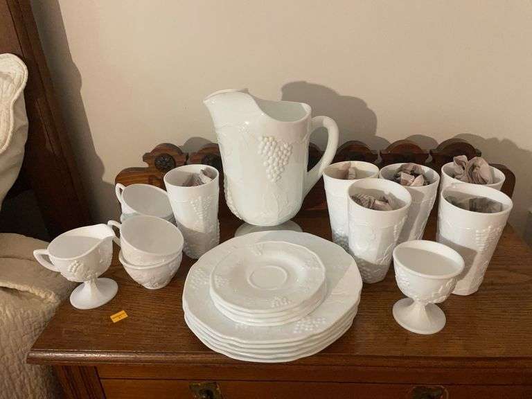 Vintage milk glassware set - Harvest Grape design