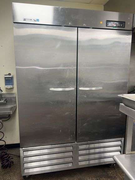 Beverage-Air 2 Door Stainless Steel Commercial Refrigerator ELECTRIC