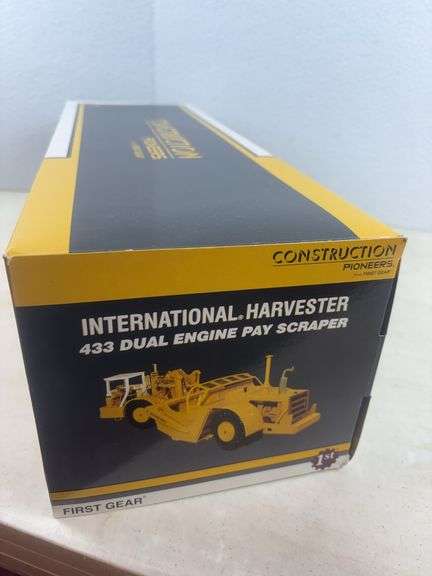 International Harvester 433 Dual Engine Pay Scraper 1/25 Scale-First Gear