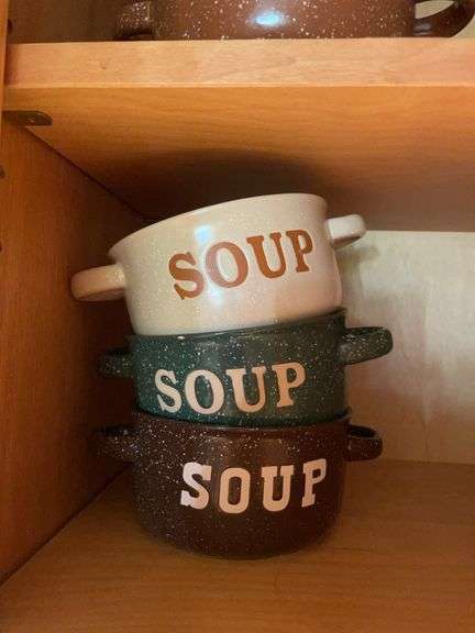 (8) soup bowls and (2) mugs