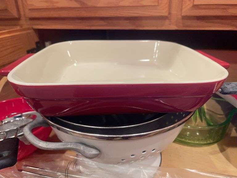 Measuring pitchers, lemon juicer, strainers & more