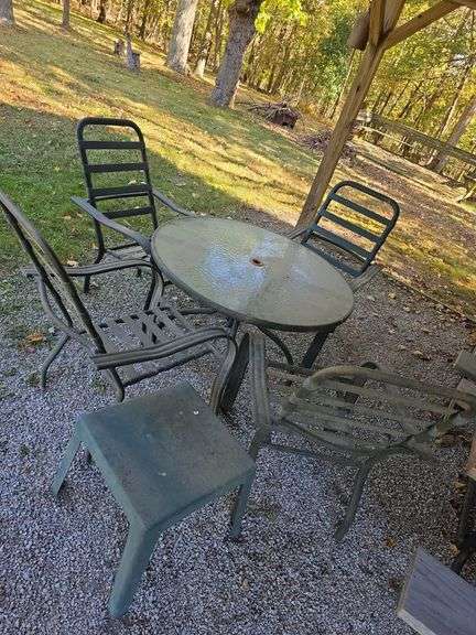 Patio table w/ 4 chairs