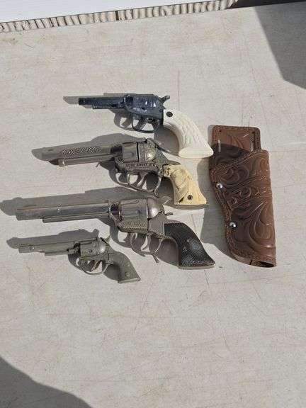 LOT OF 4 CAP GUNS INCLUDING PET, RANGE RIDER, GENE AUTRY
