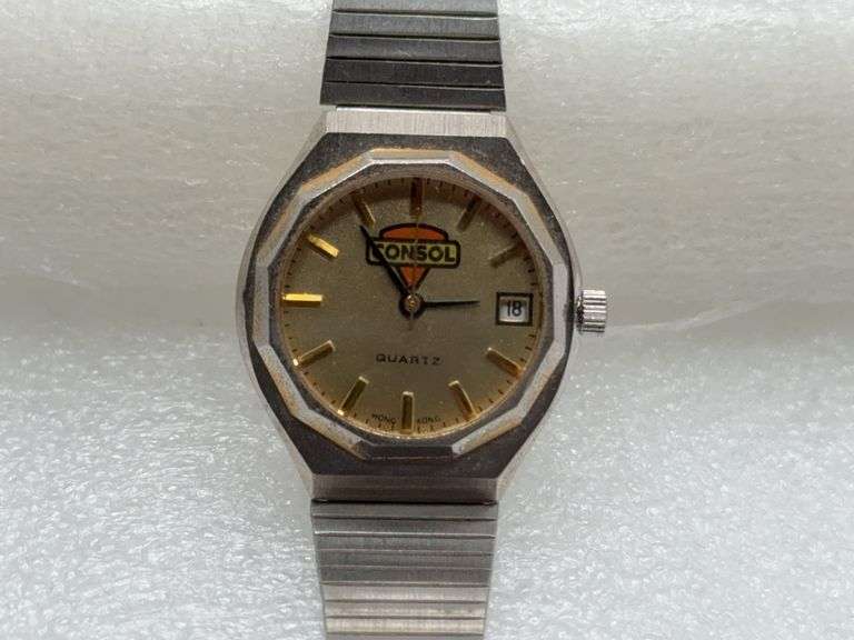 Consol Quartz Watch With Date