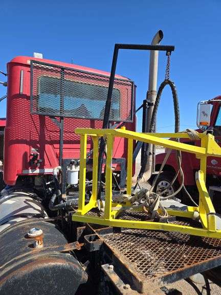 2012 Mack CHU613 Showing 25,006 mi, 12,910 hrs- runs