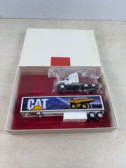 Winross Caterpillar 1/64 Scale Semi