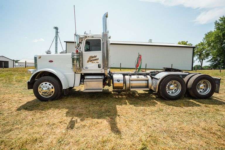 2019 PETERBILT 389 DAY CAB (EXTENDED HOOD)