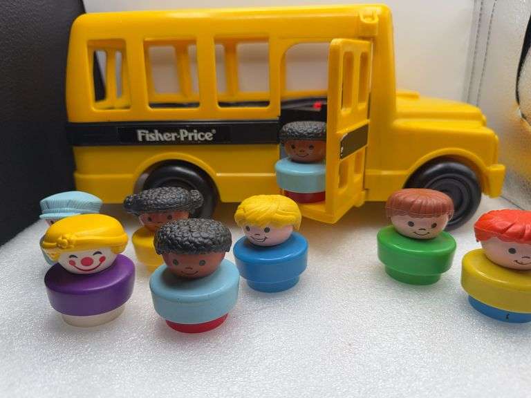 1991 Fisher Price Little People Big Yellow School Bus with 8 People
