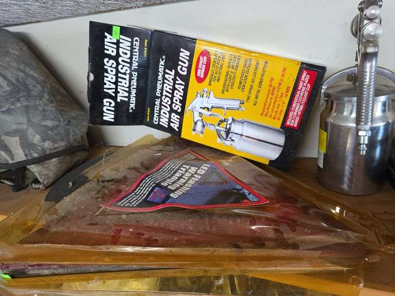 Safety triangle,  Air sprayer gun