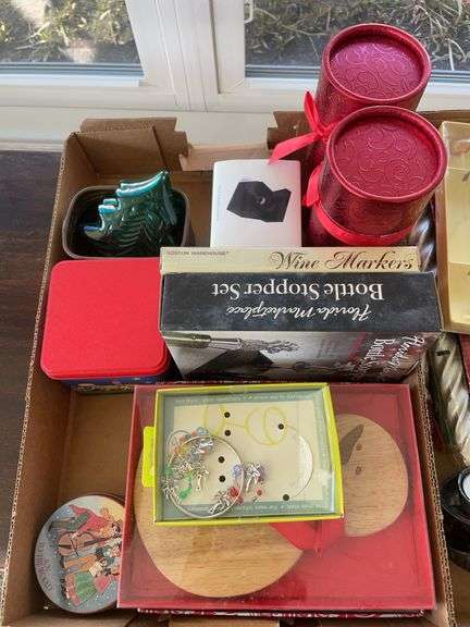 Lot of Christmas items & others including small Christmas tins, bottle stopper set, candles, 2-carat