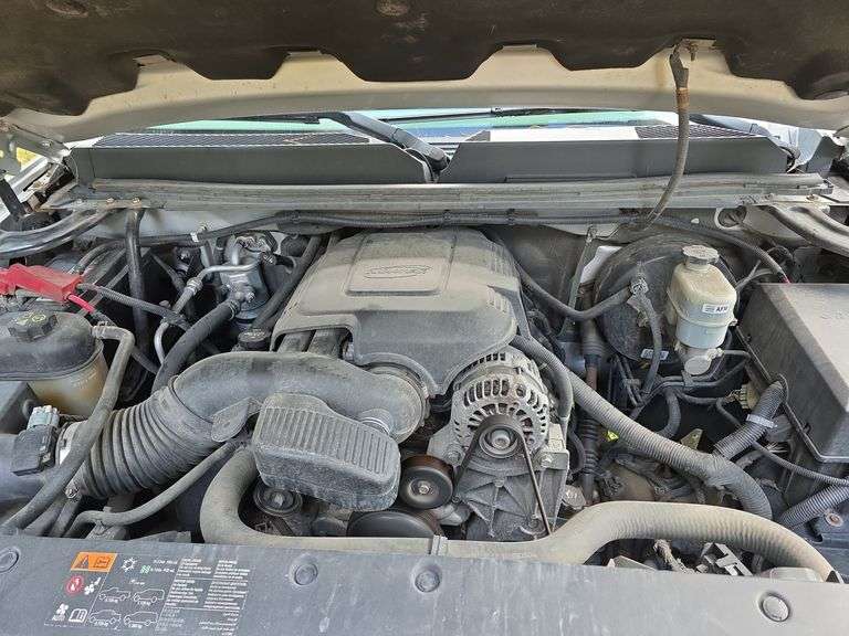 2012 GMC Sierra 1500 4x4 w/ toolbox cap. Runs good. Has a weak battery.