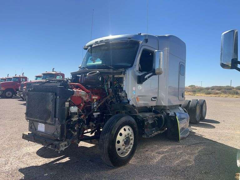 2015 Peterbilt 579  miles & hrs unknown- doesn't run