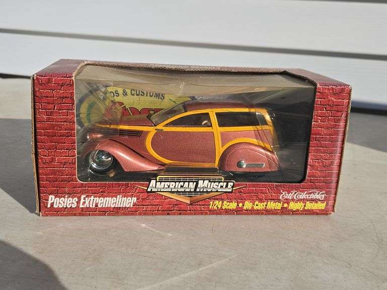 ERTL POSIES EXTREMELINER 1:24 SCALE CAR IN BOX