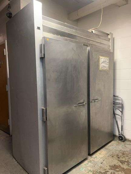 Traulsen 2-Door Commercial Stainless Steel Refrigerator ELECTRIC