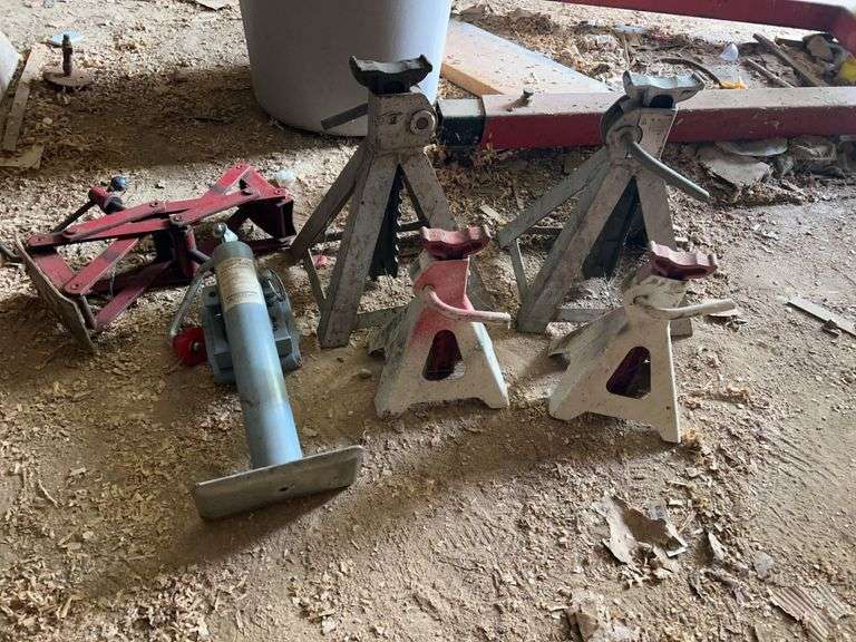 Jack stands, trailer jack