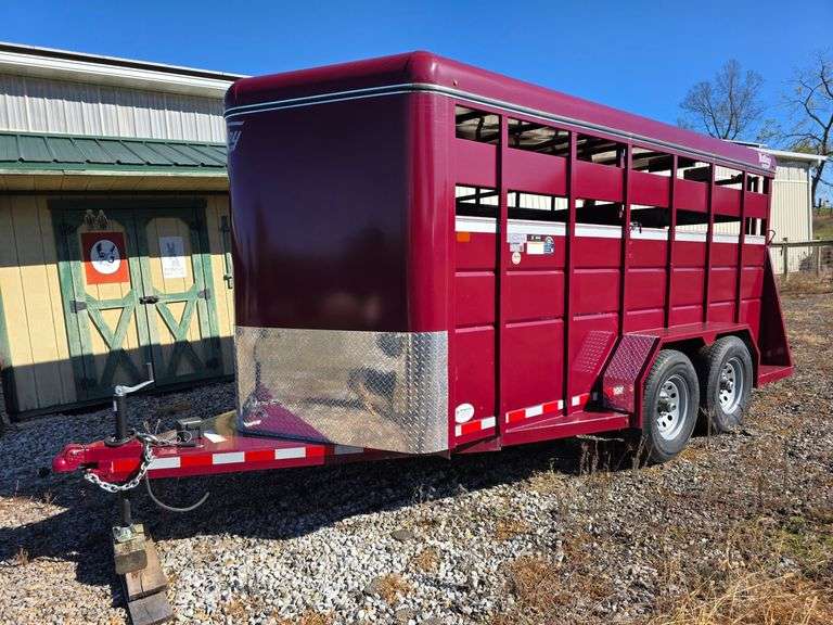 2024 16ft bumper hitch stock trailer has partition gate ( very lightly used)