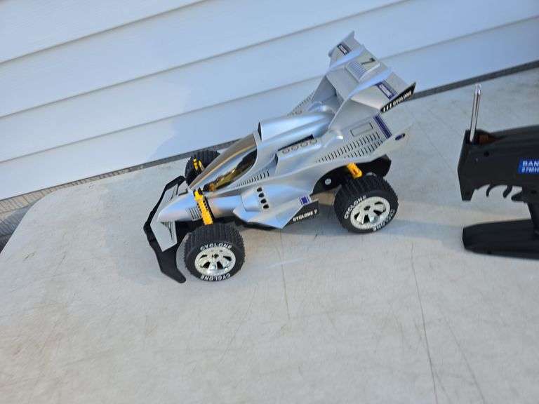CYCLONE RADIO CONTROL CAR