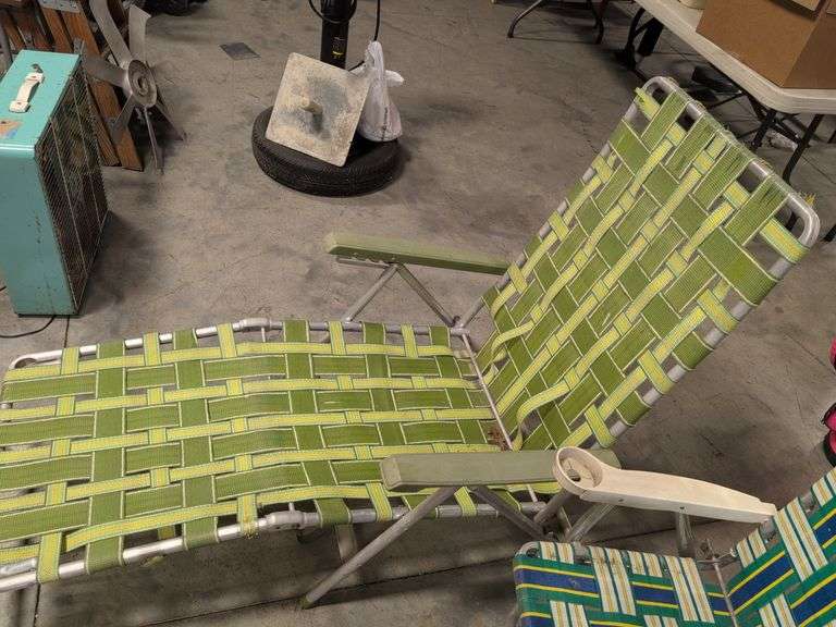 (5) outdoor/beach foldable chairs - dirty, some broken