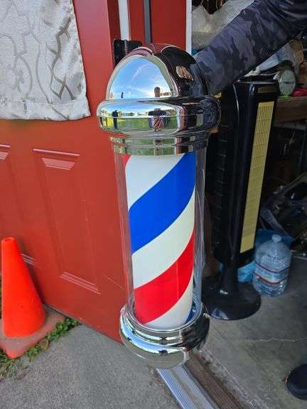 LIGHTUP BARBER POLE WORKS. HAS A CRACK IN GLASS