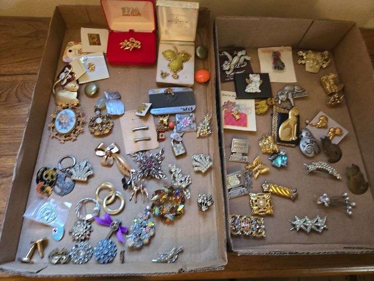 Assortment of pins - Kaufman Realty & Auctions