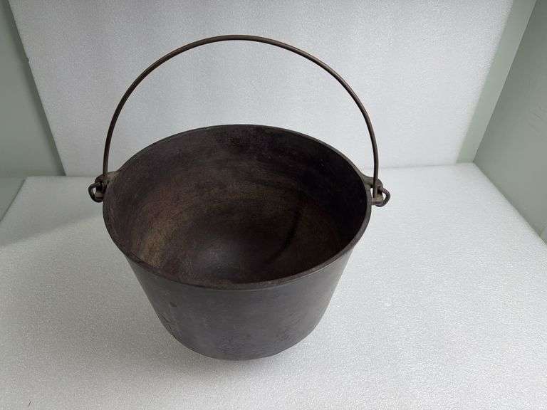 Vintage Griswold Handled Pot #8