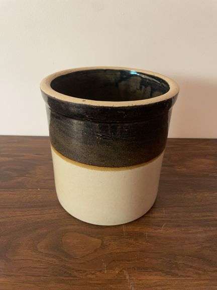 Stoneware crock - 8" tall