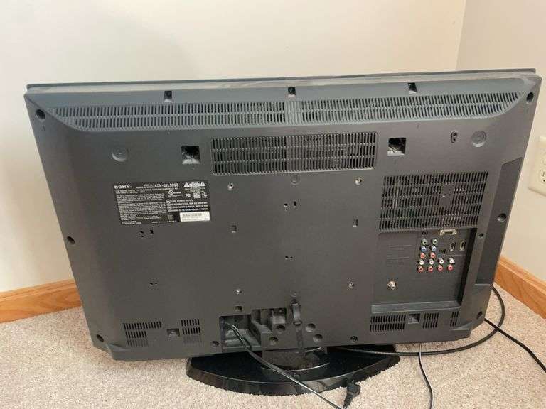 32" Sony TV with remote