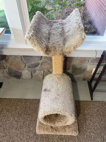 Cat tree/ play area