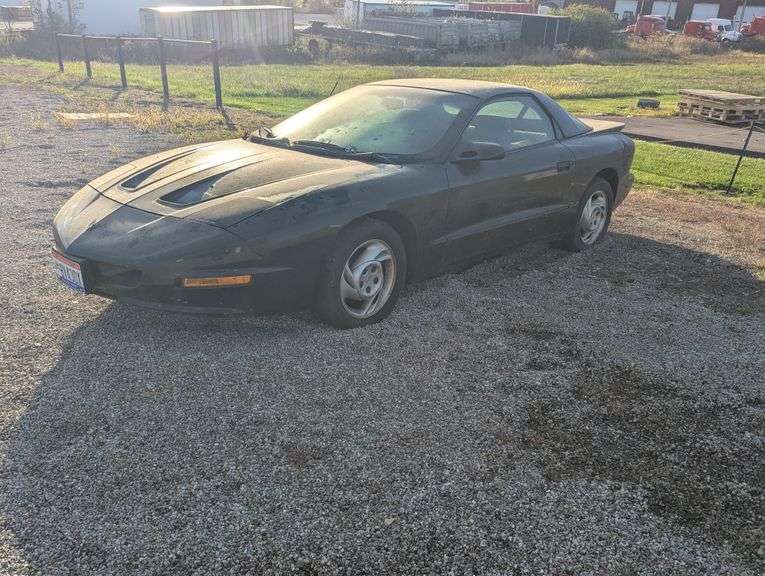 1993 Pontiac Firebird FFM- clean title (AS-IS with No Key), Showing 53,257 miles, Needs a deep clean