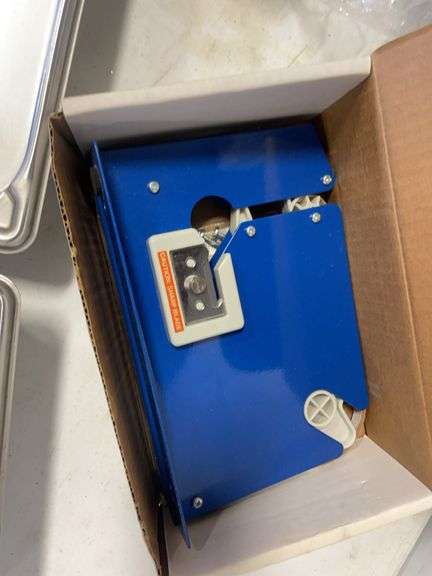 Ice cream scoops and holders