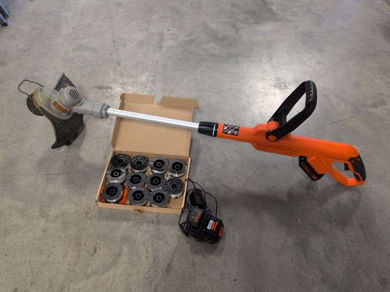 Black and Decker electric trimmer with charger and extra line/caps